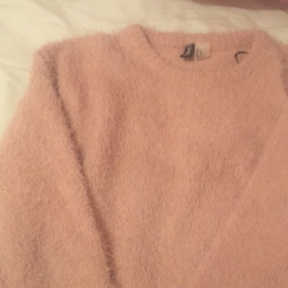 H&M H and M fuzzy cozy sweatshirt/sweater NWOT - Picture 2 of 2